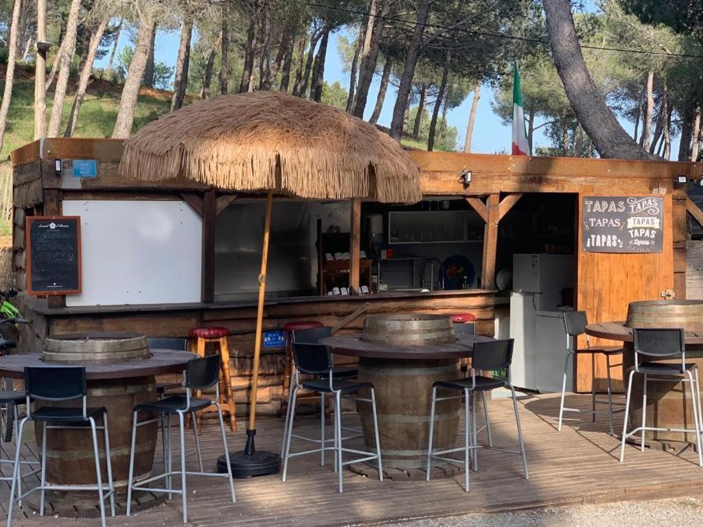 Hôtel Camping Le Bois De Pins à Salses-le-Château Extérieur photo