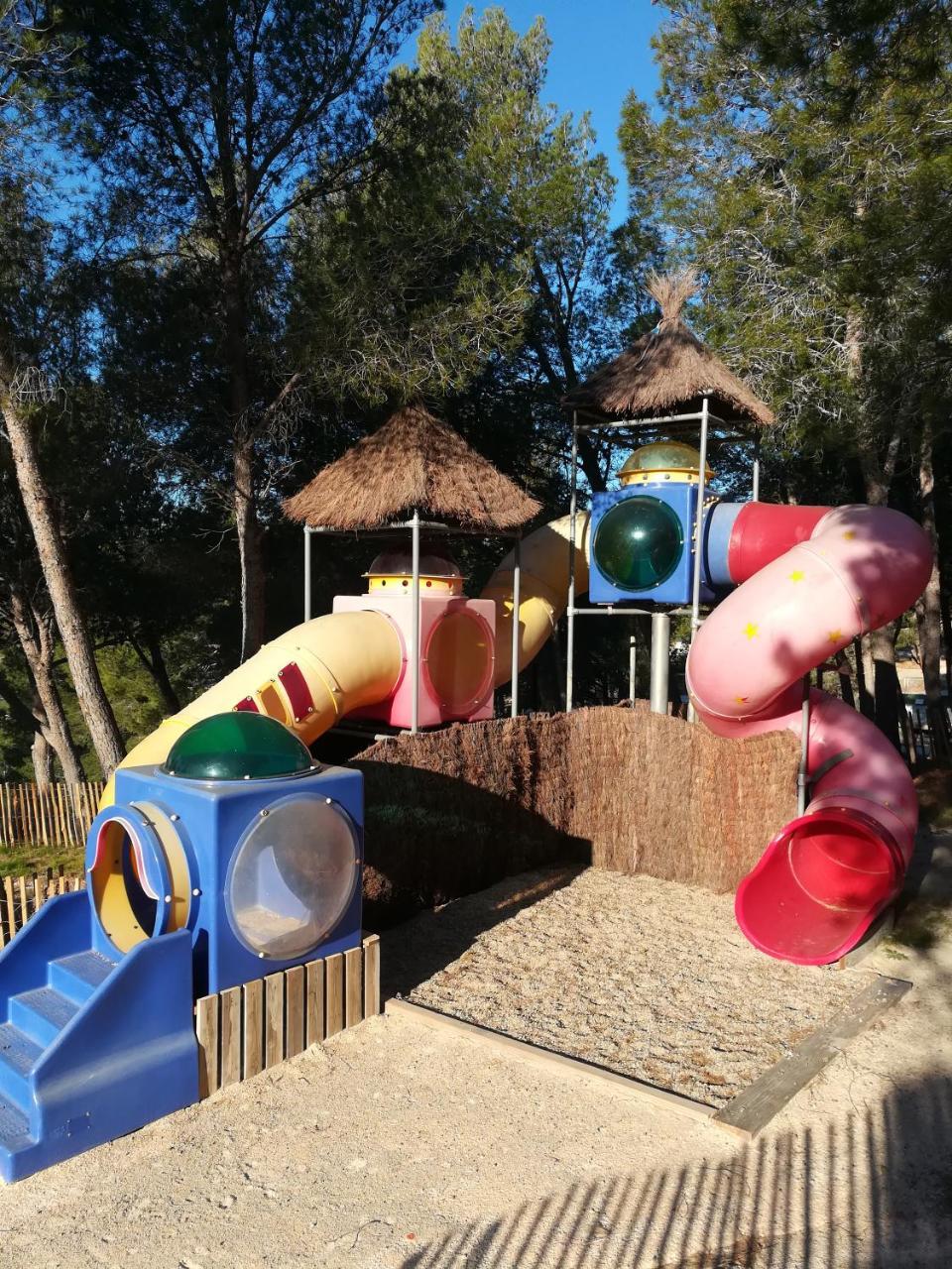 Hôtel Camping Le Bois De Pins à Salses-le-Château Extérieur photo